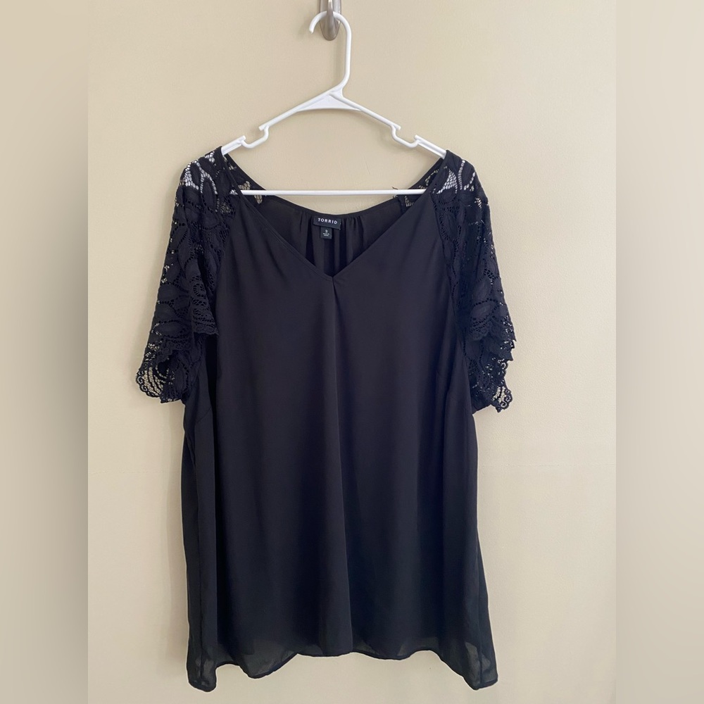 EUC Torrid Black Lace Sleeve V Neck Georgette Blouse size 3x